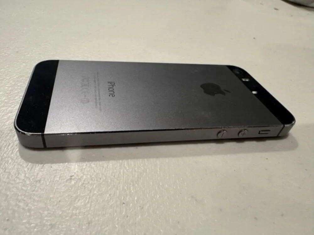 Apple IPhone 5 Smartphone Black Silver 16GB